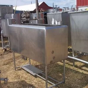 165 GALLON S/S 2 COMPARTMENT CIP TANK