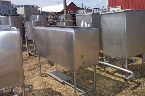 165 GALLON S/S 2 COMPARTMENT CIP TANK