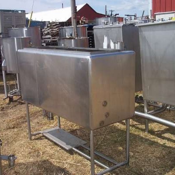 165 GALLON S/S 2 COMPARTMENT CIP TANK