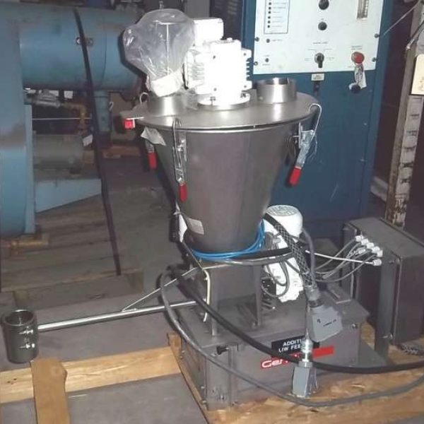 POWDER INGREDIENT FEEDER