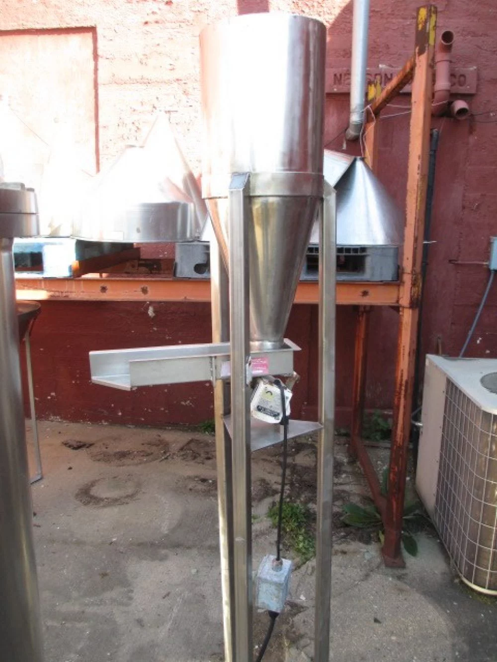 S/S CONE FUNNEL VIBRATING FILLER