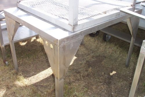S/S DRAIN TABLE