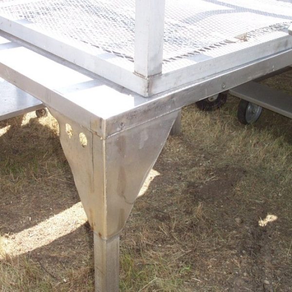 S/S DRAIN TABLE