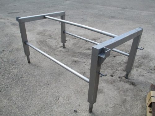 SS TABLE