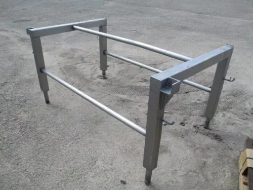 SS TABLE