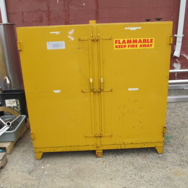 FLAMMABLE MATERIALS CABINET