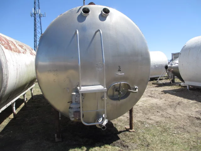 9,000 GALLON HEIL S/S INSULATED TANK