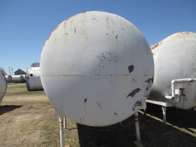 9,000 GALLON HEIL S/S INSULATED TANK - Image 2