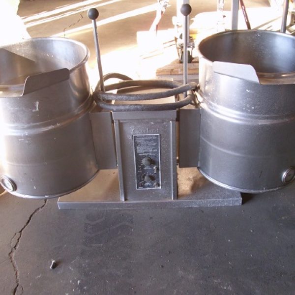 CLEVELAND DUAL S/S ELECTRIC JACKETED STEAM KETTLES