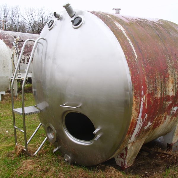 2,000 GALLON S/S INSULATED TANK