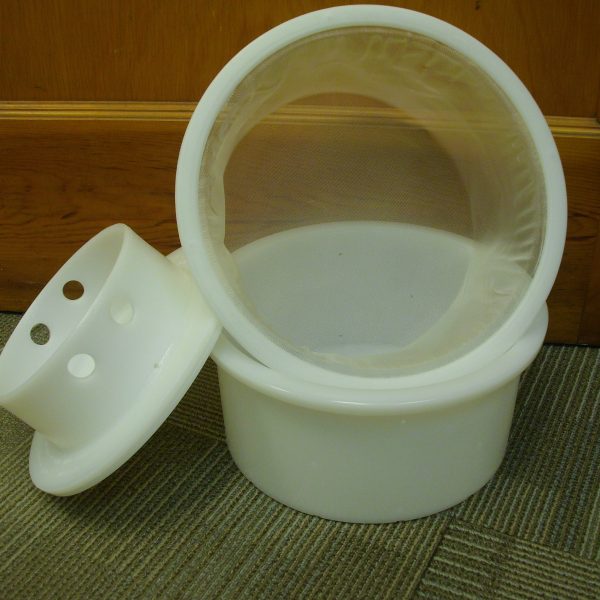 ROUND PLASTIC CHEESE MOLDS - KADOVA