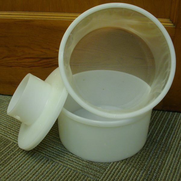 ROUND PLASTIC CHEESE MOLDS - KADOVA,